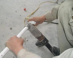 坡头漏水维修电话